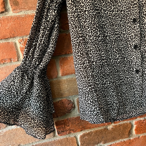 Michael Kors - leopard bell-cuff blouse. Paid 145$. Worn twice, like new. - Picture 2 of 6
